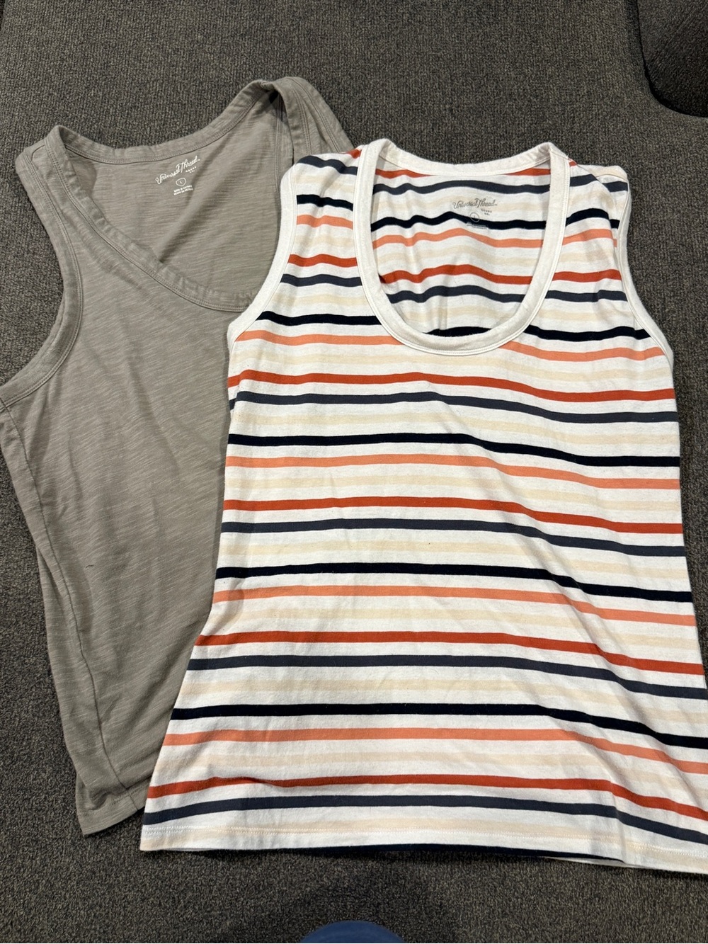 Bundle - Universal Thread Scoop Neck Tanks size Large